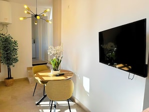 Basic Apartment | Living area | Flat-screen TV - Apartamentos Plaza San Agustin 3000 (Granada)