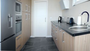 Deluxe Villa, Mountain View | Private kitchen