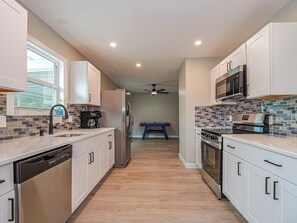 Microwave, oven, stovetop, dishwasher - Charming 2/2 with Boat Parking close to Beaches. (Sebastian)