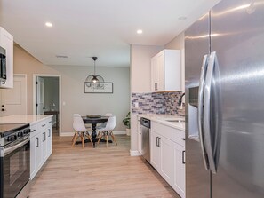 Microwave, oven, stovetop, dishwasher - Charming 2/2 with Boat Parking close to Beaches. (Sebastian)