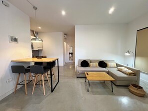 Basic Studio | Living area - Apartamento Granada Parque Ciencias 3000 (Granada)