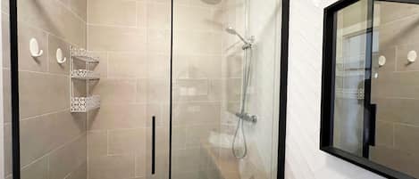 Basic Studio | Bathroom | Towels