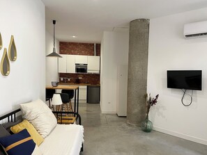 Basic Studio | Living area