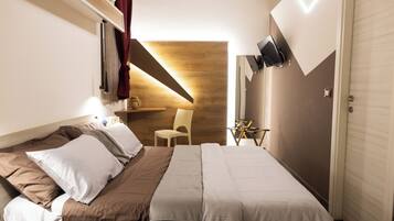 Residenza Deluxe | Una cassaforte in camera, una scrivania, postazione laptop