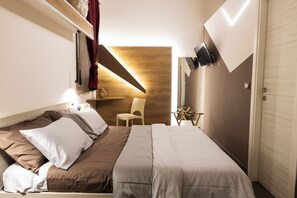 Residenza Deluxe | Una cassaforte in camera, una scrivania, postazione laptop