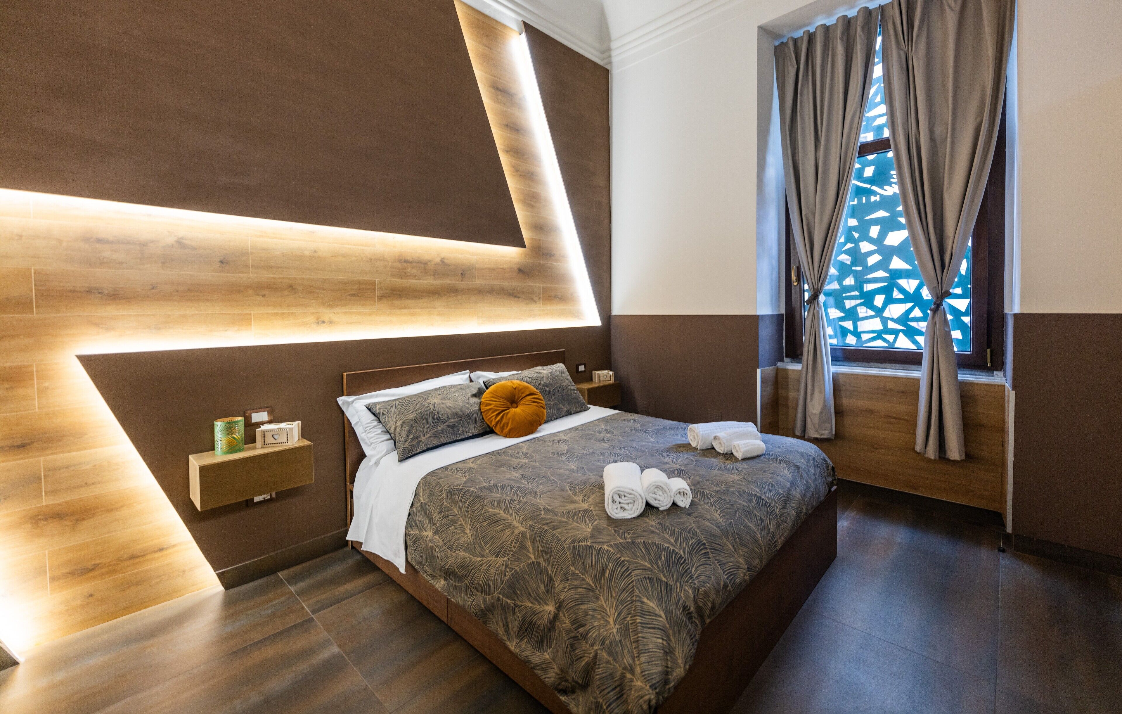 Deluxe Room | Premium bedding, down comforters, in-room safe, desk