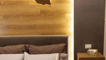 Residenza Deluxe | Una cassaforte in camera, una scrivania, postazione laptop