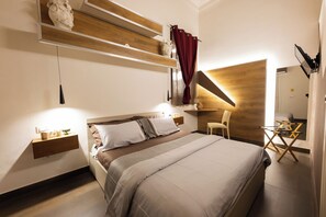 Residenza Deluxe | Una cassaforte in camera, una scrivania, postazione laptop