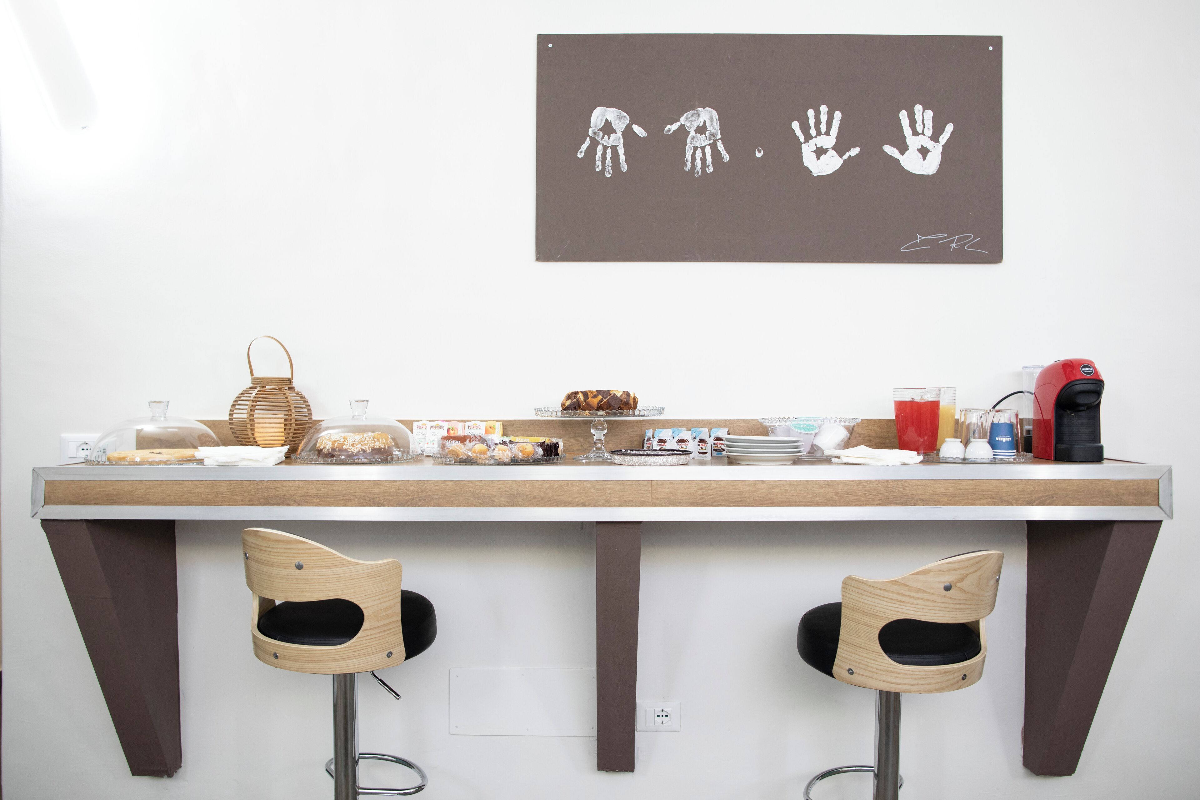 Tägliches Frühstück mit Selbstbedienung (9 EUR pro Person)