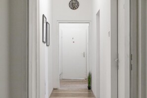 Interior - Stylish Room in Shared Apt. Near Millennium Tower (Vienna)