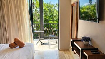1 bedroom, iron/ironing board, travel cot, free WiFi