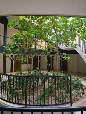 Interior - Escape to this corner studio in Tuk Hacienda, perfect for 1 or 2 guests seeking comfort, style, and location. Enjoy a king bed, kitchenette, full bathroom, smart TV, Wi-Fi, A/C, private balcony, pools, paddle court, parking, and 24/7 security. (Tulum)