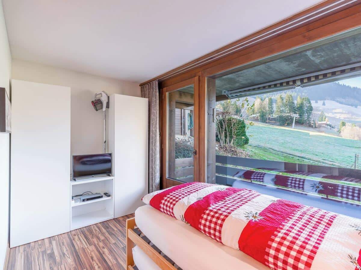 2 Schlafzimmer, Schreibtisch, Reisekinderbett, WLAN