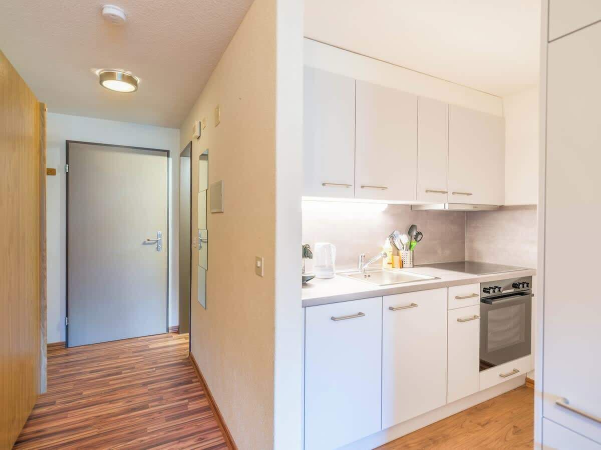 Fridge, oven, stovetop, coffee/tea maker