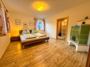 WiFi, bed sheets - Apartment '1' with Mountain View, Private Terrace and Wi-Fi (Kleinsölk)