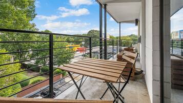 Suite estàndard, vistes a la ciutat | Servei de restauració a l'aire lliure