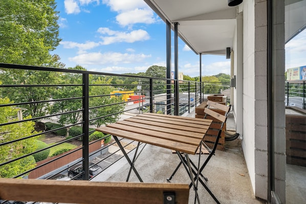 Standard Suite, City View | Outdoor dining
