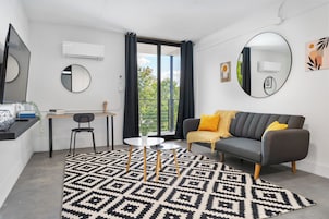 43-inch Smart TV with digital channels, Netflix, Hulu