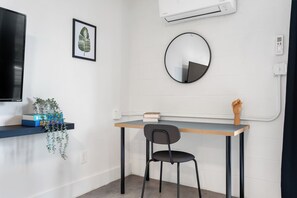 Standard Suite, City View | Interior