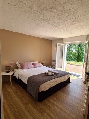 Fer et planche à repasser, Wi-Fi, draps fournis