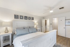 3 bedrooms, iron/ironing board, free WiFi, bed sheets - 2 Blocks From Beach. Pet Friendly! (Panama City Beach)