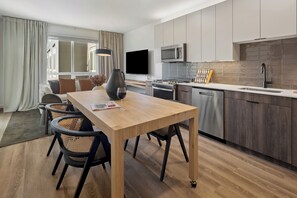 Dining - Sterling 1BR at Everett | Pool & Gym (Everett)