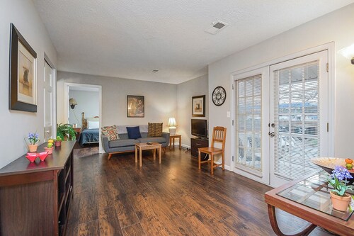 Stylish Private Apartment in Tucker, near Emory, Stone Mountain, Atlanta