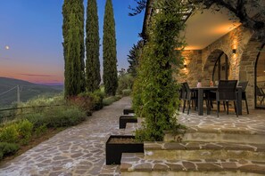 Outdoor dining - Casa dei Fiamminghi 10+2, Emma Villas (Castiglione del Lago)