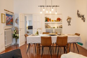 Dining - Apartment 'Villa Atusca' with Private Garden, Wi-Fi and Air Conditioning (Castiglioncello)