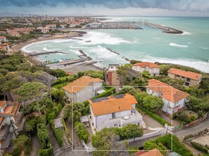 Exterior - Apartment 'Villa Atusca' with Private Garden, Wi-Fi and Air Conditioning (Castiglioncello)