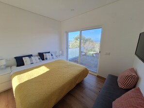 3 makuuhuonetta, silitysrauta/-lauta, ilmainen Wi-Fi, vuodevaatteet