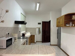 Fridge, microwave, oven, coffee/tea maker - Holiday Apartments Rentals in Blue Bay (Blue Bay)
