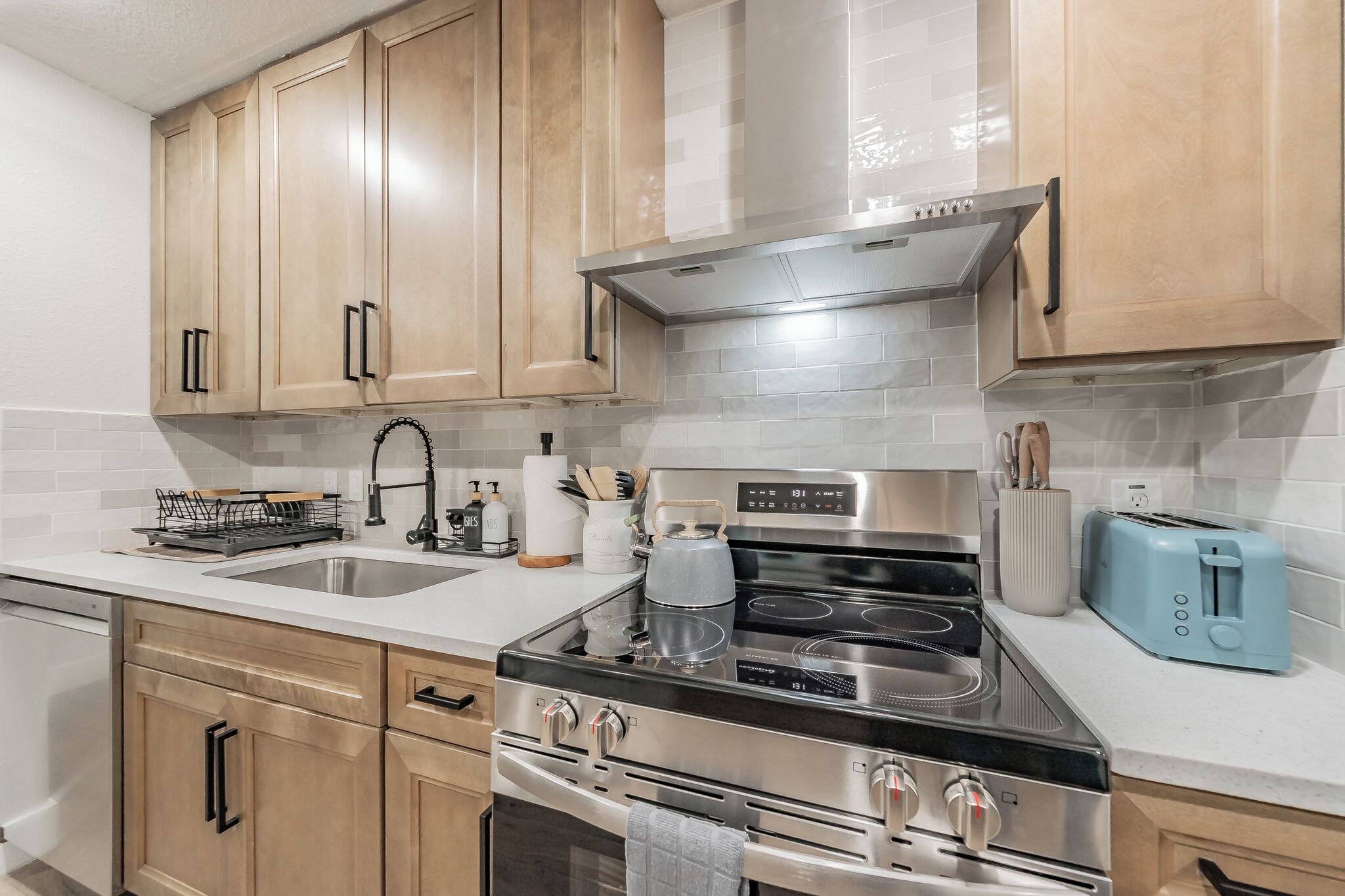 Microondas, horno, placa de cocina, lavavajillas