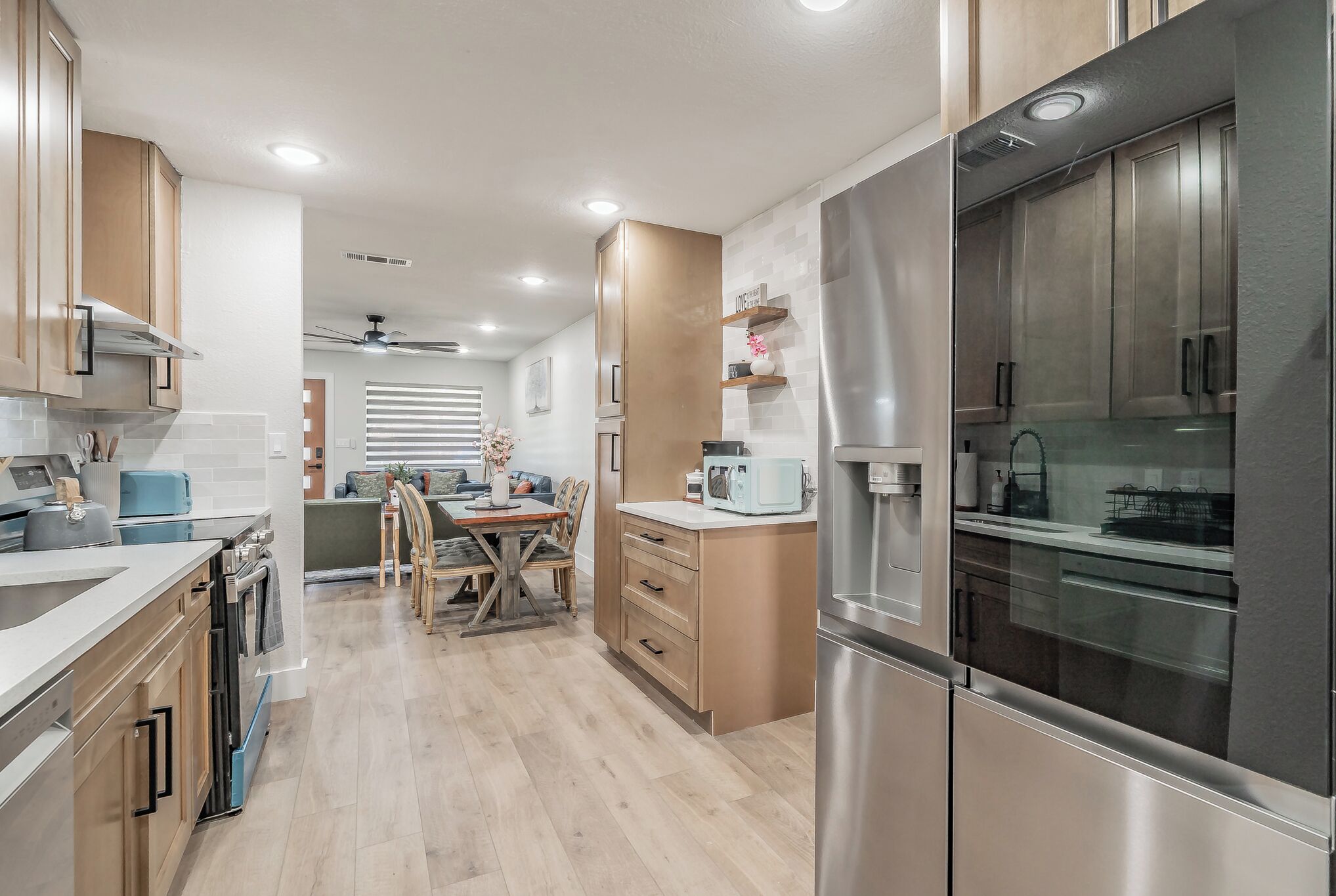 Microondas, horno, placa de cocina, lavavajillas