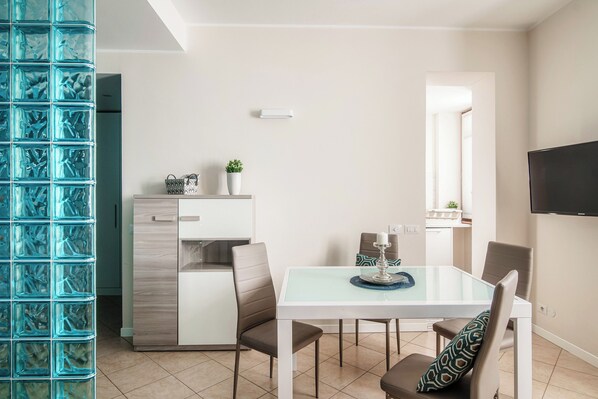 Apartment, Lake View | Egyptian cotton sheets, premium bedding, down comforters