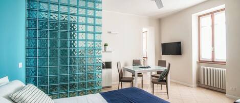 Apartment, Lake View | Egyptian cotton sheets, premium bedding, down duvets, iron/ironing board