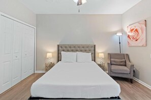 3 bedrooms, iron/ironing board, Internet, bed sheets - Vista Cay 3BR Condo near Universal (Orlando)