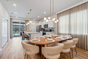 Dining - Luxury 5BR Villa with Pool and Themed Bedrooms (Clermont)