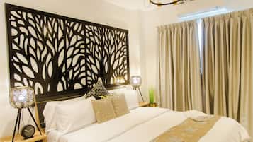 Iron/ironing board, WiFi, bed sheets