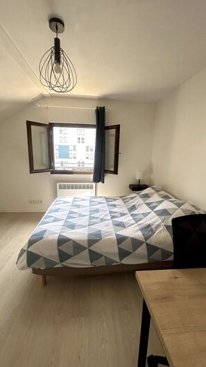 1 bedroom, iron/ironing board, free WiFi, bed sheets - This apartment is a 1 bedroom(s), 1 bathrooms, located in Annecy, Auvergne-Rhône-Alpes. (Annecy)