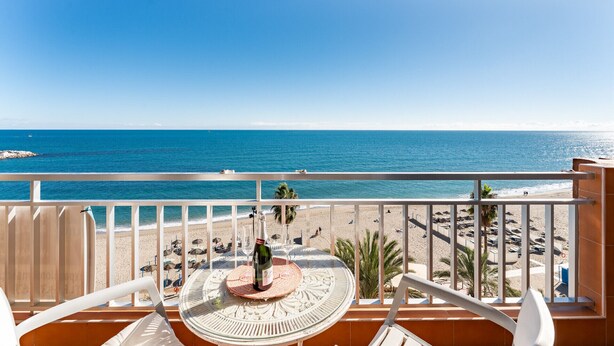 Outdoor dining - MalagaSuite First Line Beach Terrace (Fuengirola)