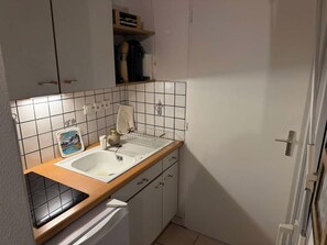 Kylskåp, mikrovågsugn, ugn och diskmaskin