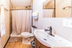 Shower, rainfall showerhead, free toiletries, hair dryer