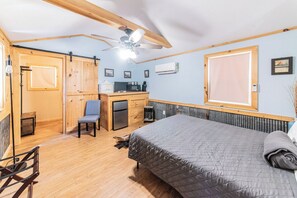 Superior Cabin, Garden View | Free WiFi, bed sheets