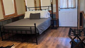 Standard Cabin, Mobility Accessible, Garden View | Free WiFi, bed sheets