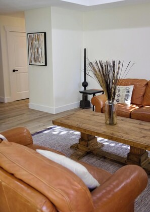 Smart TV - 3-bedroom house in serene Springfield. Medical Mile (Springfield)