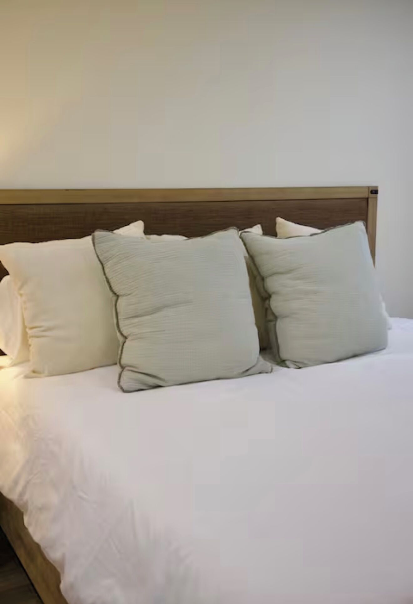 3 habitaciones, tabla de planchar con plancha, wifi y ropa de cama 