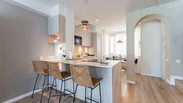 Réfrigérateur, micro-ondes, four, lave-vaisselle