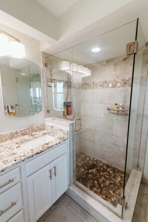Hair dryer, towels - Oceanfront bungalow closest beach to Disney, next door to Daytona! (Ormond Beach)