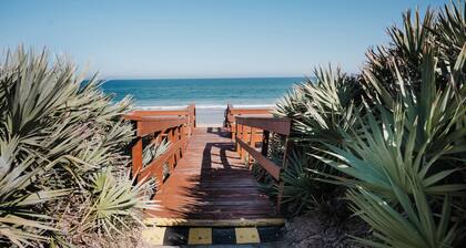 Oceanfront bungalow closest beach to Disney, next door to Daytona!